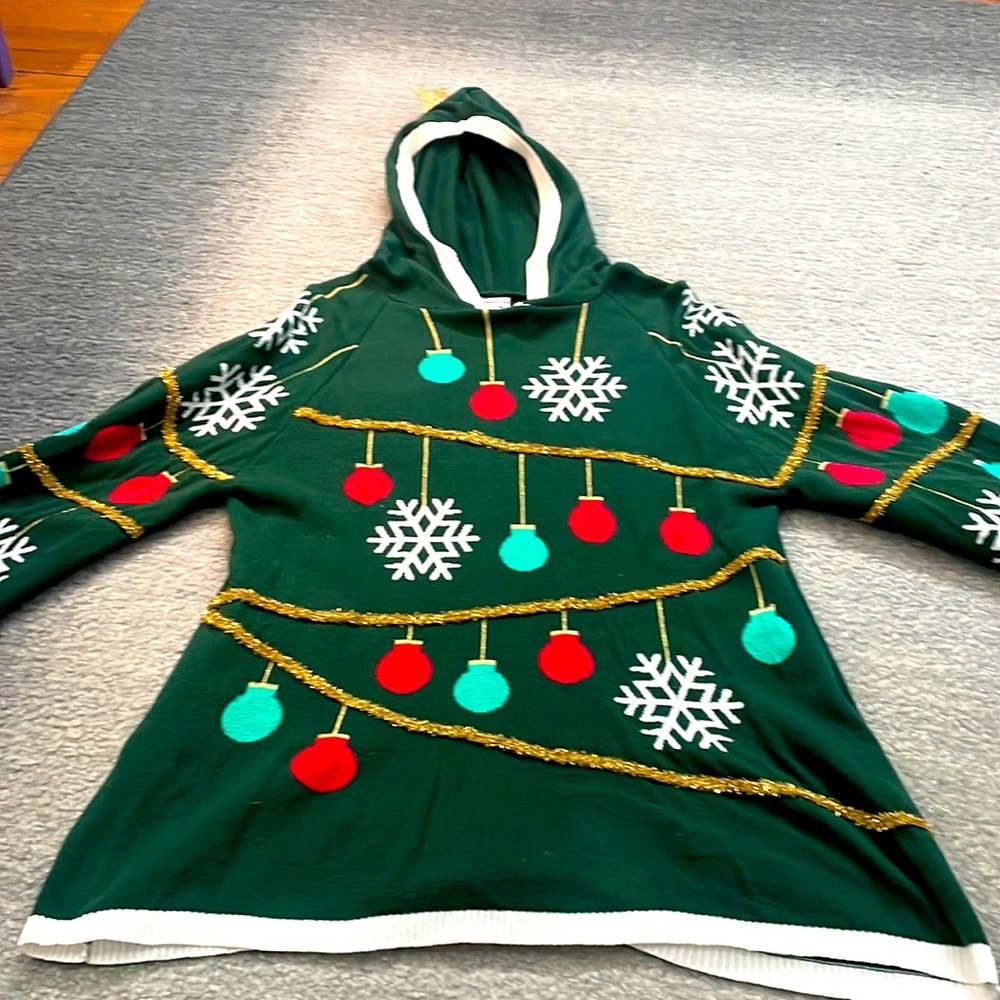 Fun holiday sweater! 🎄
